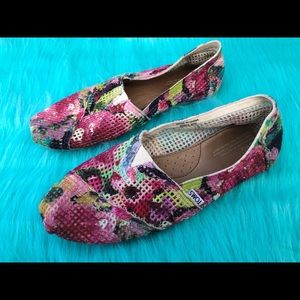 Flower print Toms